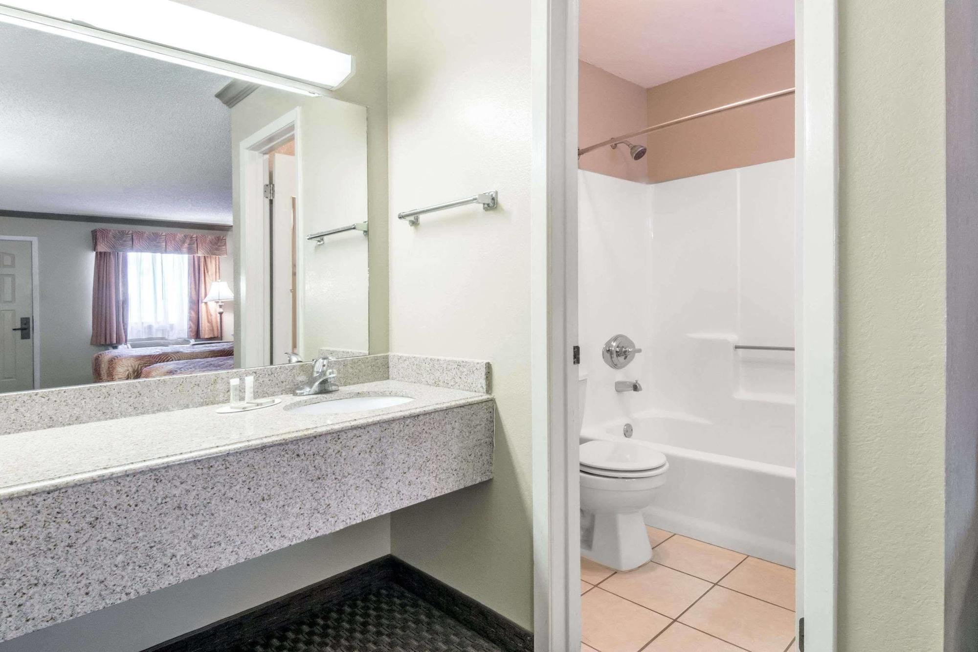 Hill Country Inn And Suite Copperas Cove Bagian luar foto